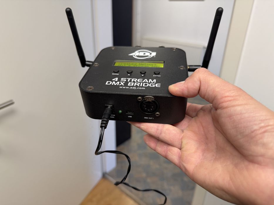 ADJ 4-Stream DMX Bridge 4 universuri, WiFly, complet cu accesorii