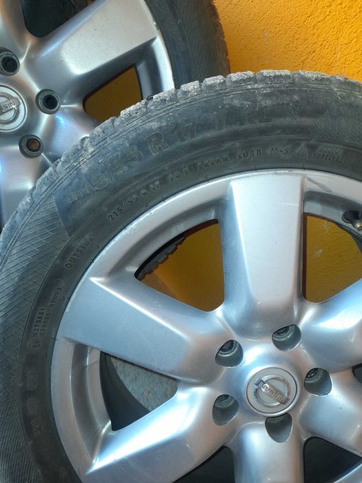 Джанти с гуми за Nisan Juke 215/55 R17-4бр.зимни