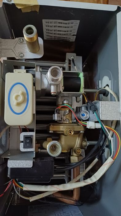 Газовая колонка Аристон