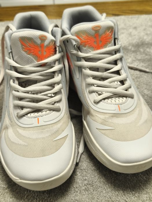 Adidasi foarte comozi la mers