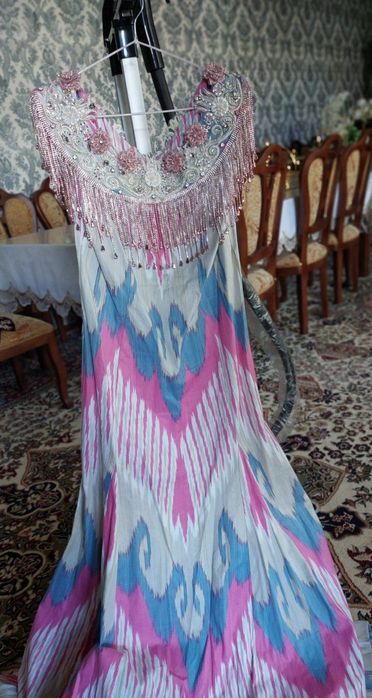 Вечерний платье в хорошем состоянии ручная работа