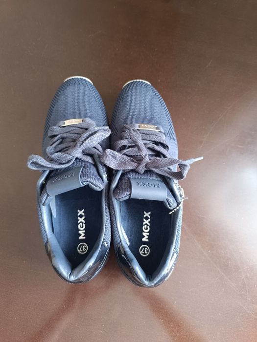 Кроссовки черные 37 и белые 38