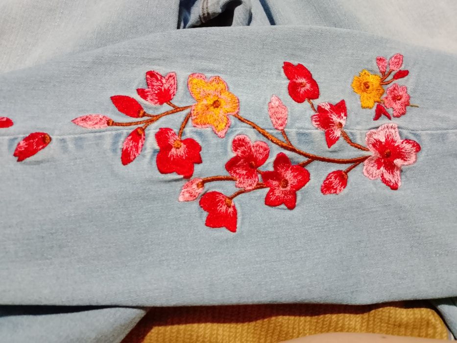 Продам джинсы новые