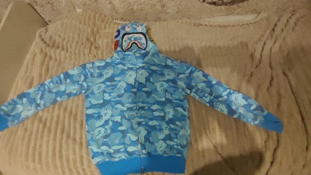 Продам кофту bape