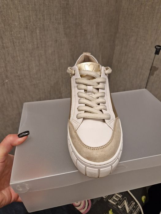 Продам женскую обувь