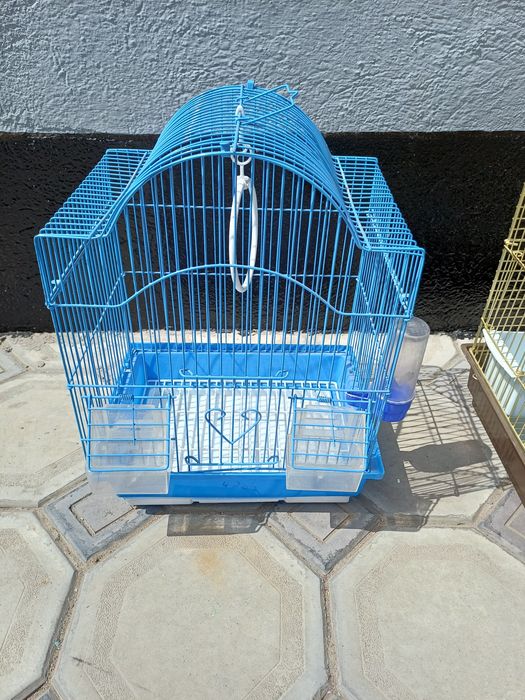 Продам клетки для попугаев.