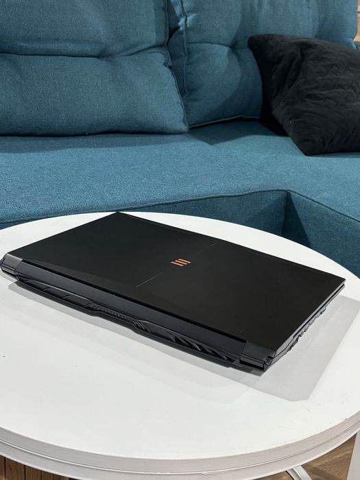 Laptop Clevo Gaming• Display 4K• i7-8750H• 16gb ram • Nvidia GTX 1050 Ti ( 4gb)