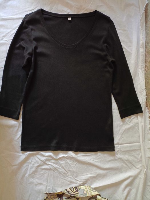 Продаю женскую трикотажн футболку с длинным рукавом и глубоким вырезом