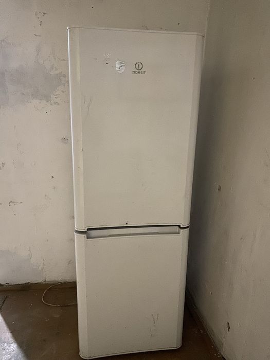 Холодильник indesit б/у