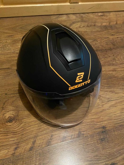 Продавам каска Богота