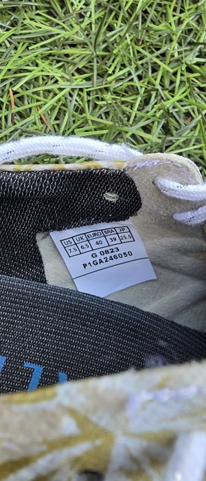 Mizuno Alpha- Sergio Ramos model