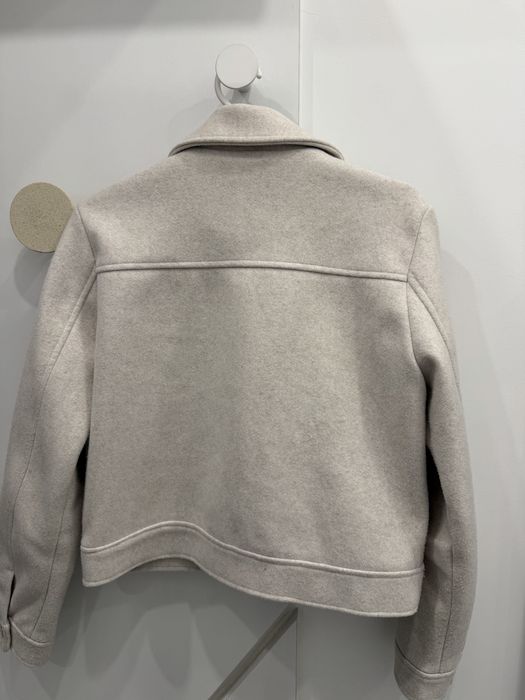 Късо яке в бежово