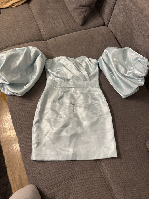 Синя рокля с ръкави