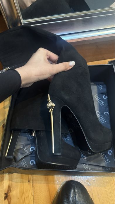 Оригинальные женские зимние сапоги Glossi, б/у