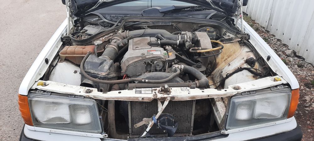 Мерседес 190-тый Объёмом-2.2