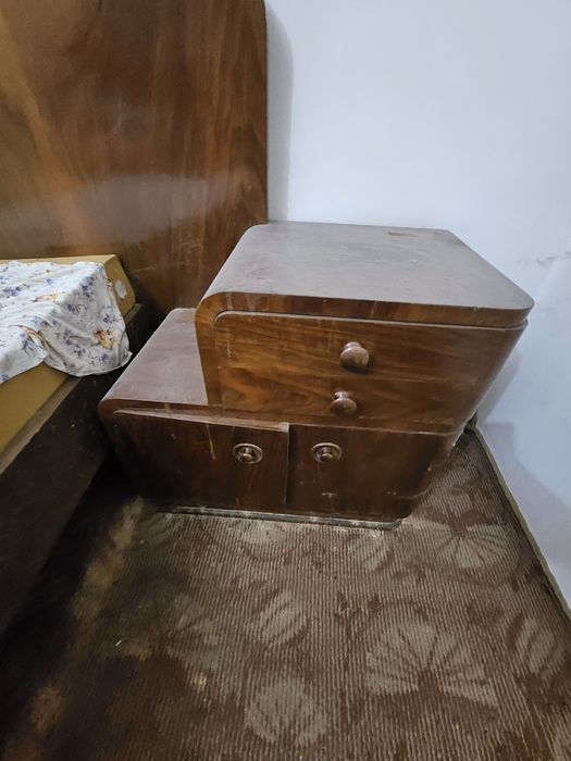 Стара спалня гардероб тоалетка