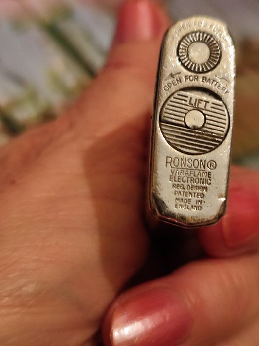 Brichetă Ronson Varaframe, electronic, argintată