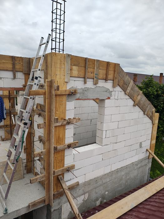 Executam hidroizolatii