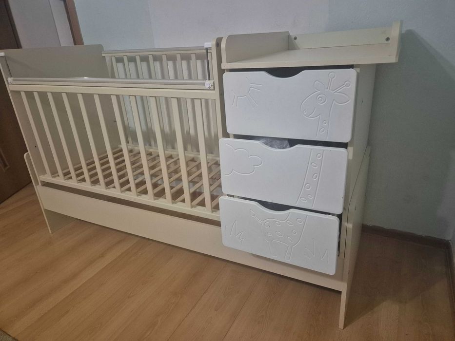 Детская кроватка с тумбой