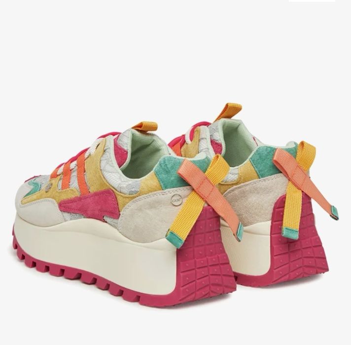 Чисто нови дамски маратонки GOE