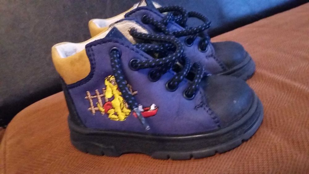 Vand ghetute de piele ce au interiorul de 11 cm - marime 18