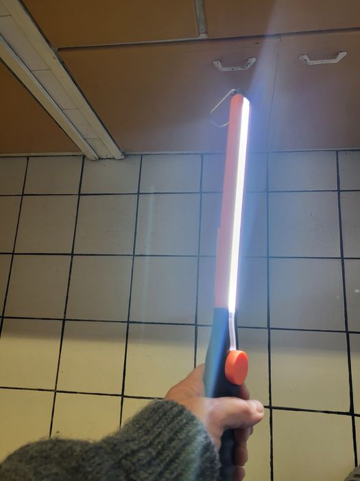 Продавам нова LED лампа Ledvance за автомобил