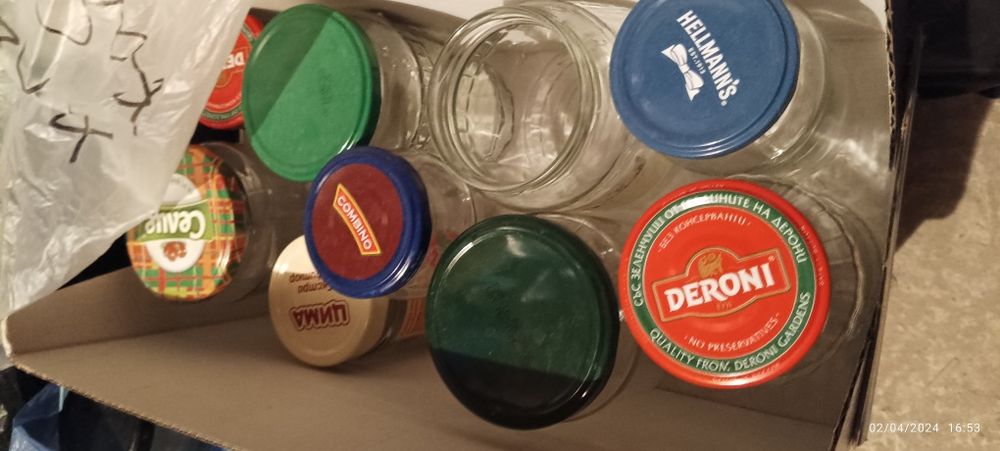 Продавам буркани с метални капачки на винт. Различни размери/обеми