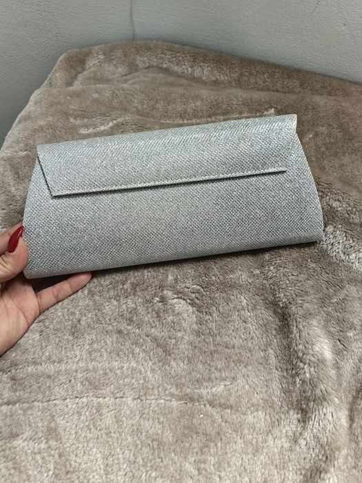 Сребриста чантичка