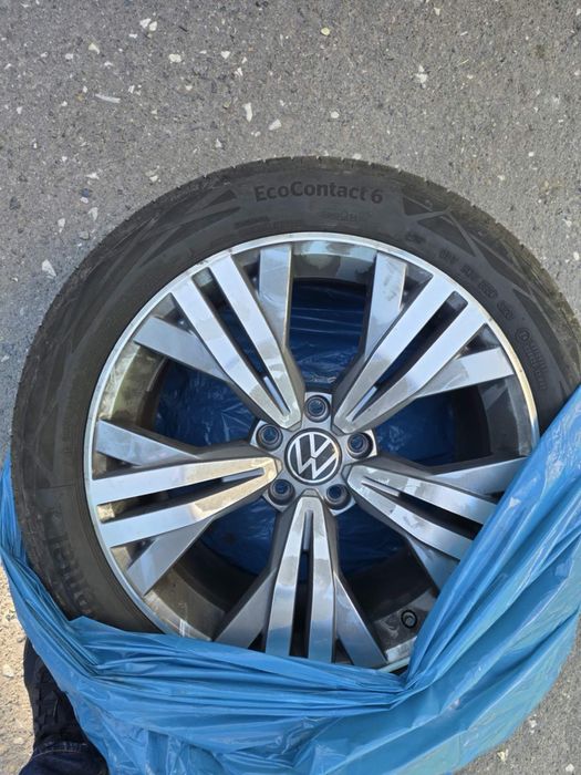 245/45/18 Continental