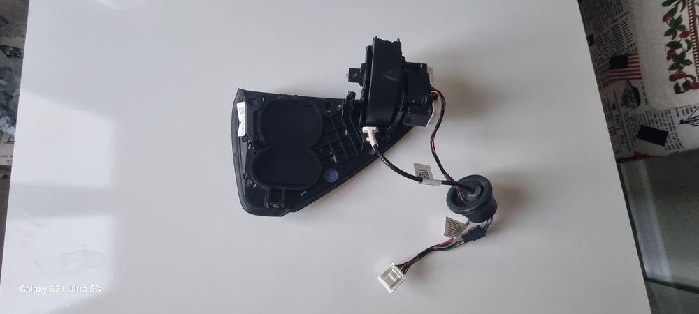 Порт за зареждане на ТЕСЛА модел 3