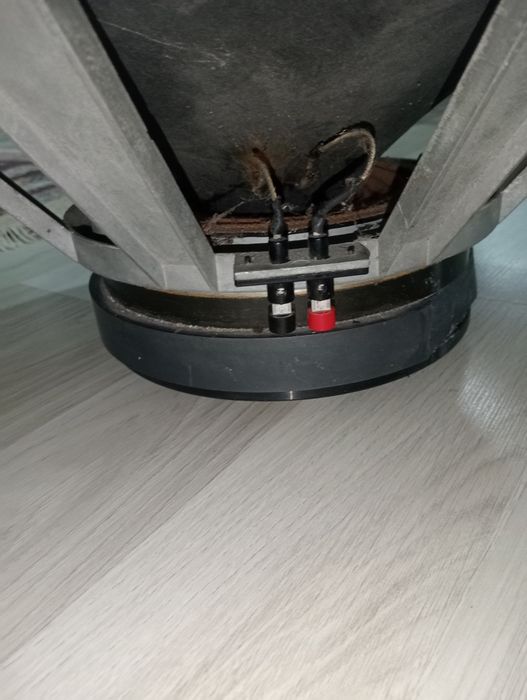 Vând subwfer,1500w,8 omi,in stare foarte buna 18inch