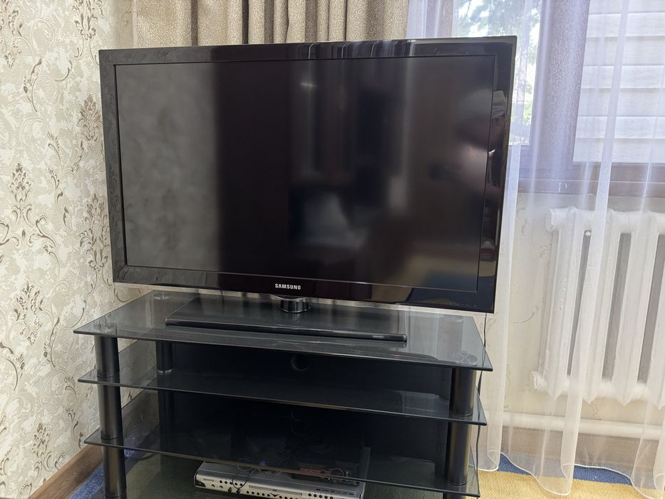 телевизор с подставкой