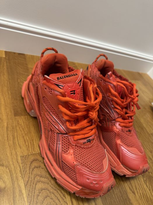 Balenciaga runner 45 red