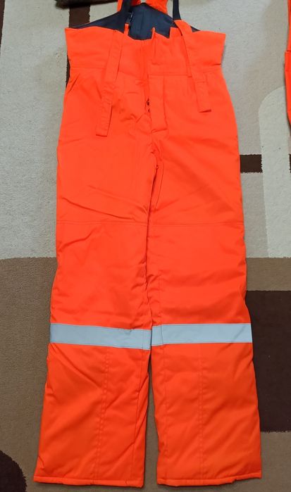 Продам спецодежду.