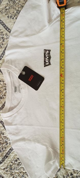 Tricou alb , Levi's  original ,pentru dama ,măsura L-XL. Nou