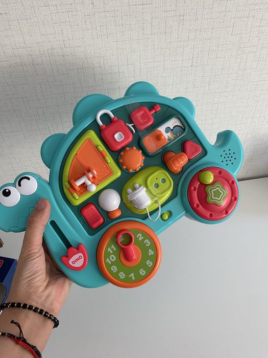 Динозавърче, дъска бизиборд, монтесори, музика и светлина