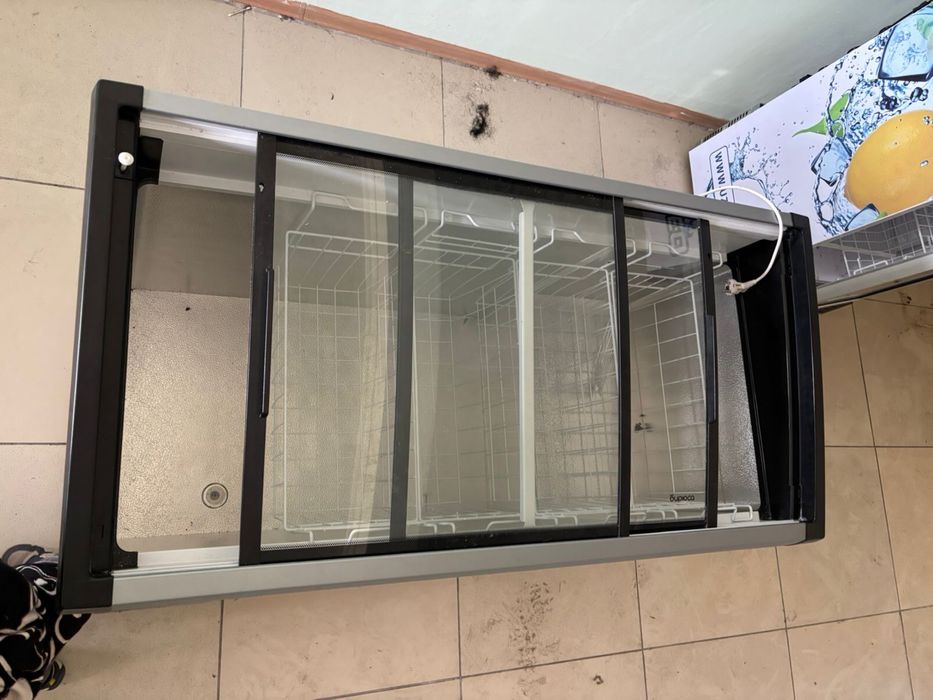 Продам витрина холодильник для мороженого