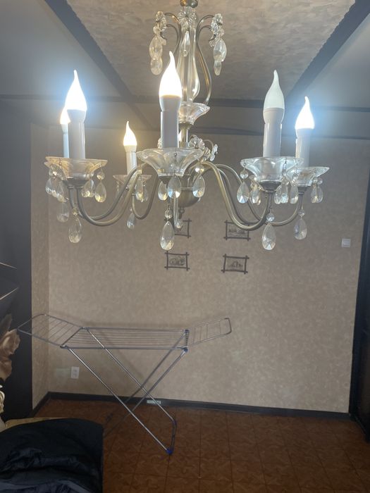 Люстра в хорошем состоянии