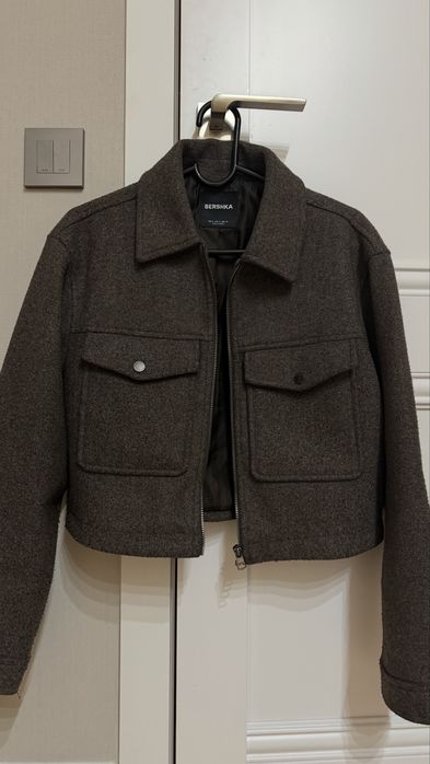 Укороченная куртка Bershka