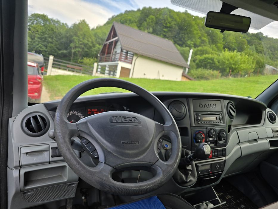 Iveco Daily 150. CP. 3.5 T . Basculabila 3 părți. *Înmatriculată *
