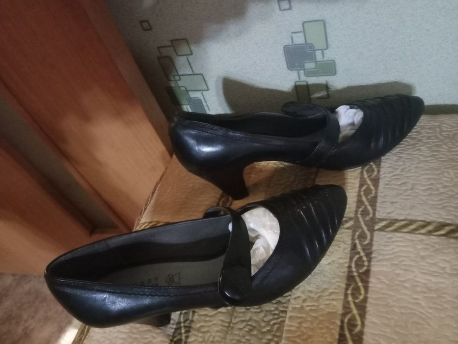 Коженные женские туфли