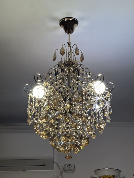 Продам люстру 6 рожковый