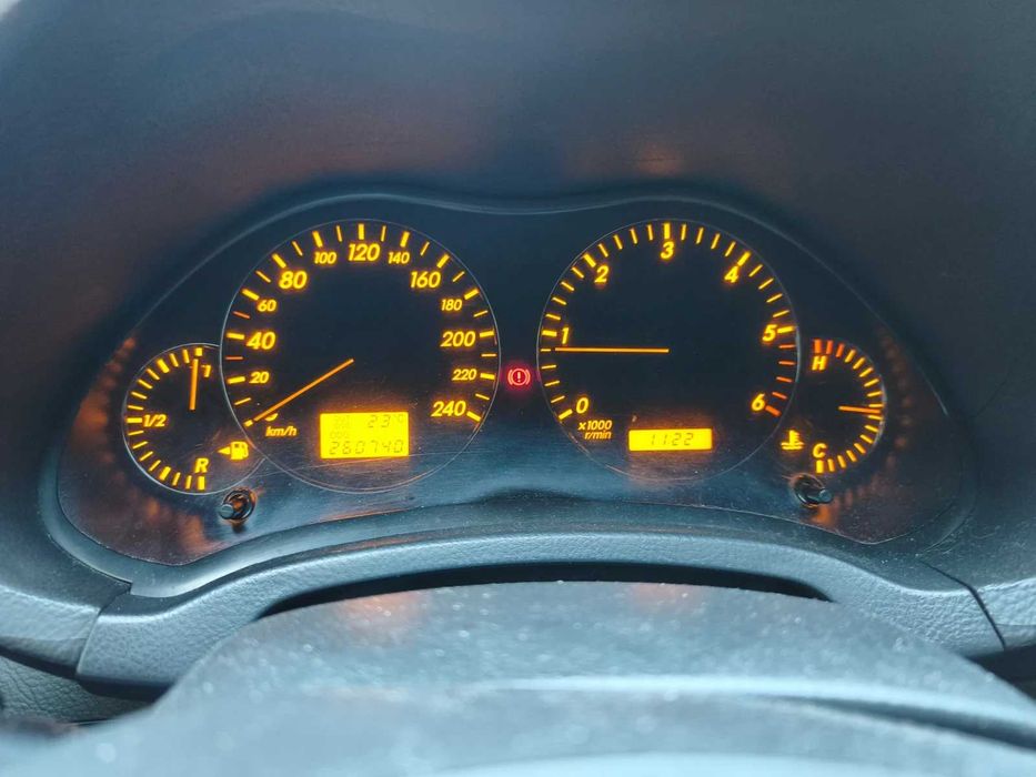 Toyota Avensis 2.0 D-4D 116 кс. СЕДАН / Нов съсъдинител / + Нови Зимни Гуми и 2 к-т Джанти!