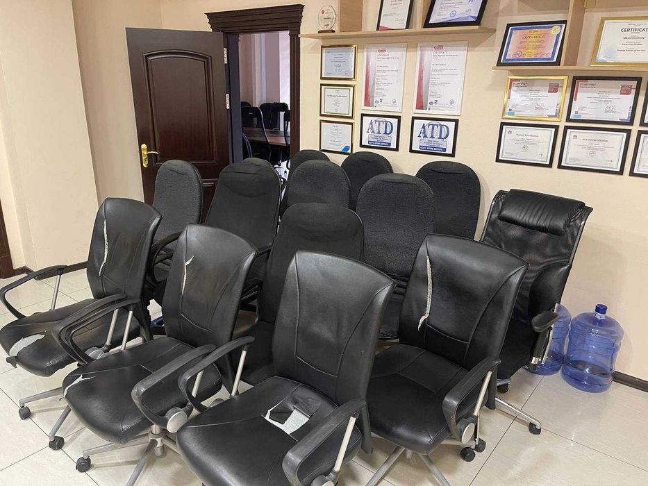 Кресла офисные 14 штук состояние хорошее