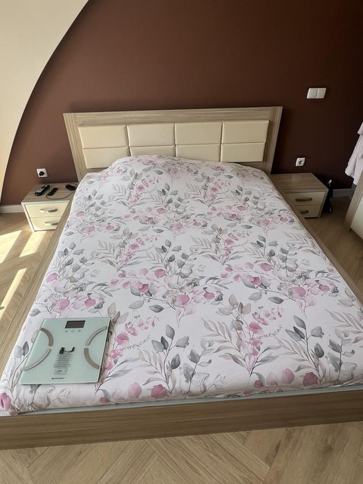 Стилен спален комплект