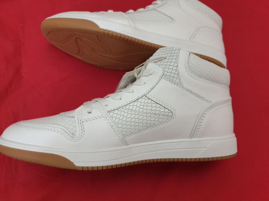 Женские кожанные кроссовки