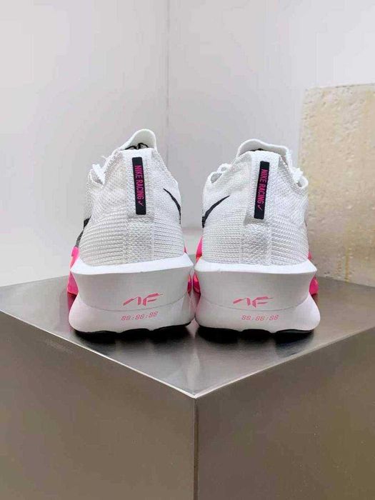 Продавам нови дамски маратонки Nike Air Zoom Alphafly Next% 3 White Purple