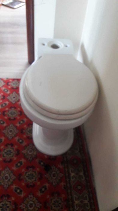 Унитаз фирменный, без бачка