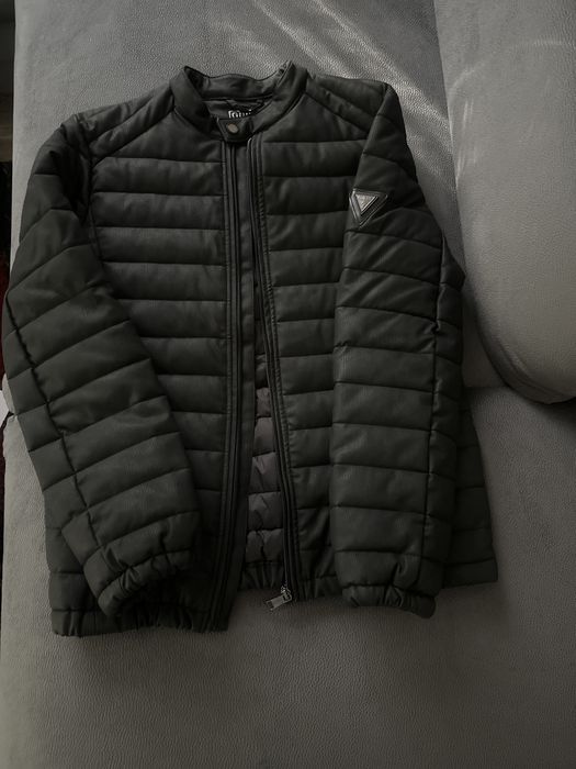 Ново черно яке Guess