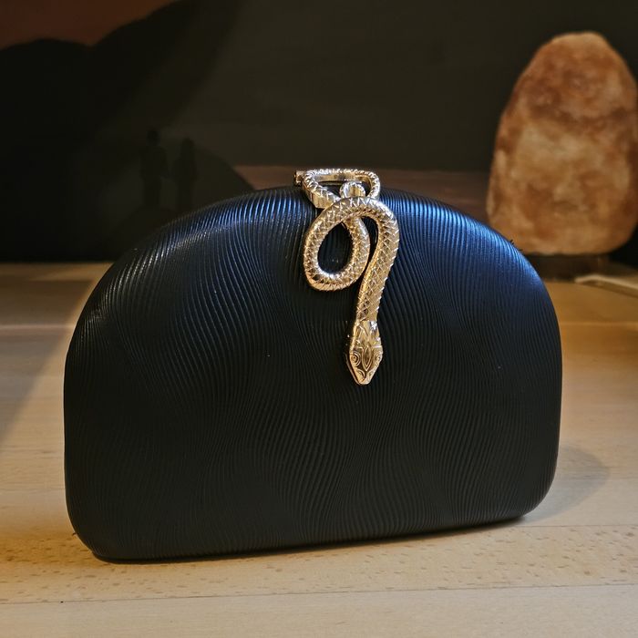 Gebată de mână negară